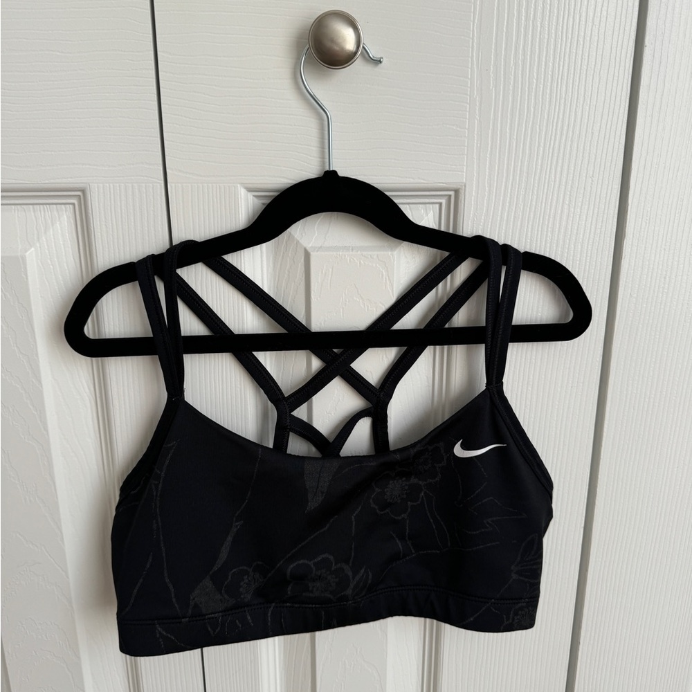 Nike light support sports bra